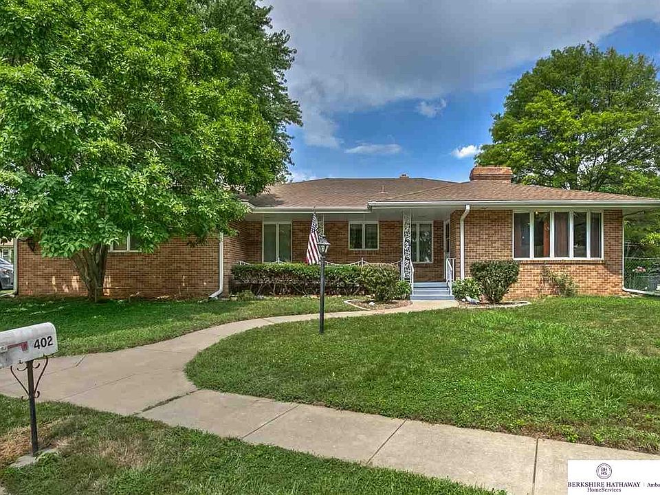 1st image of 402 Meadow Cir