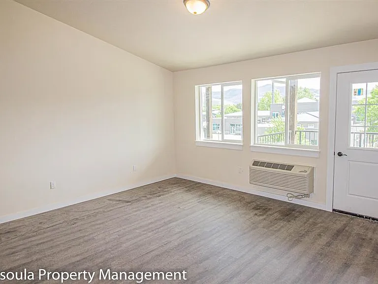 American Way Apartments — Photo 13