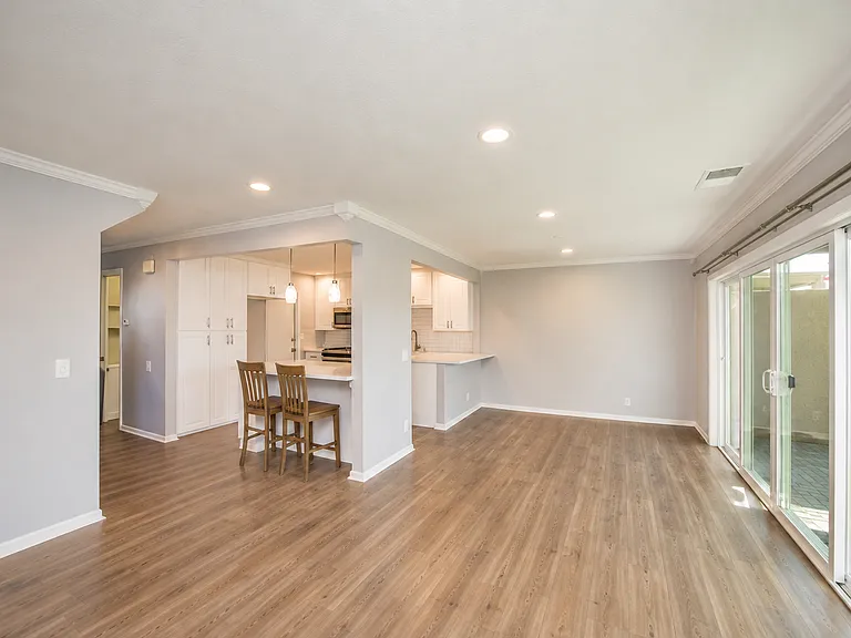 4701 Carmonita Ln — Photo 7