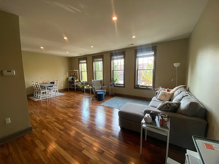 581 Hillside Dr — Photo 3