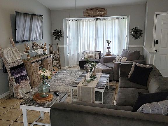 4th image of 608 Westgate Cir
