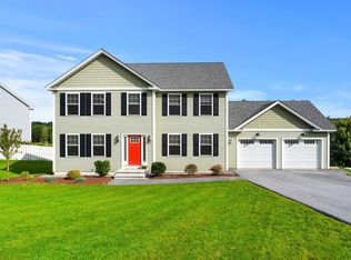 37 Marigold Way, Hooksett, NH 03106