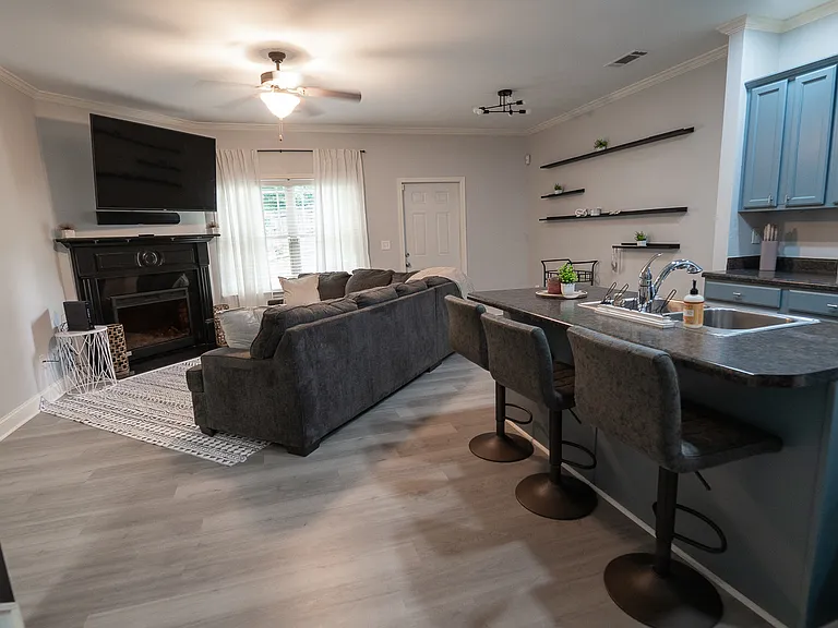 2911 Hillside Pl — Photo 6