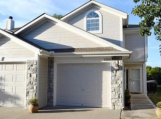 1329 NW Hidden Ridge Cir, Blue Springs, MO 64015