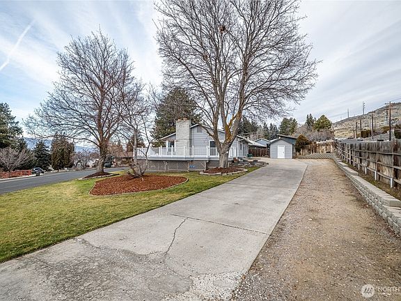 3rd image of 1425 Bel Air Drive