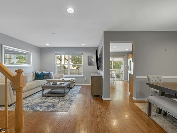 4th image of 47 Mayflower Dr