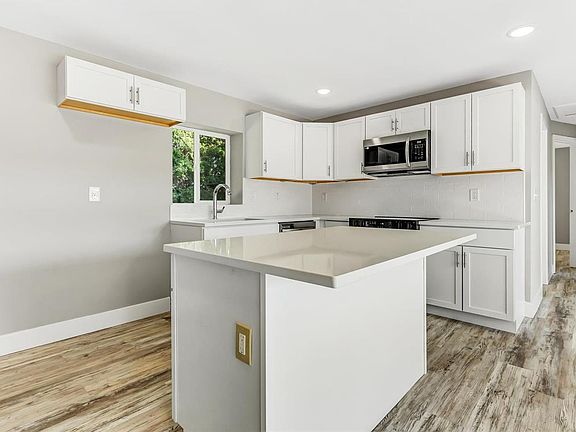 3rd image of 4017 Fawn Cir