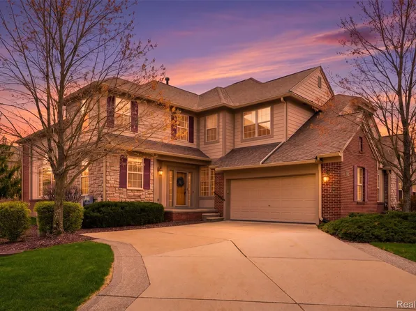 3793 Winding Brook Cir #1, Rochester Hills, MI 48309