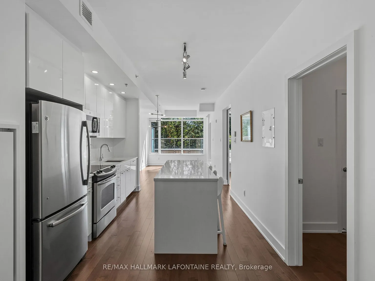 1 bed, $2,600 — Photo 4