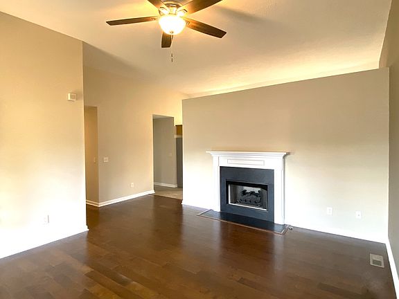 3rd image of 753 Shandale Dr