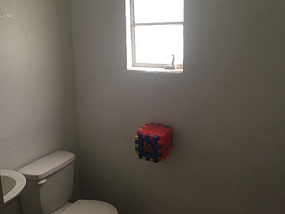 5th image of 203 W Lincoln Ave