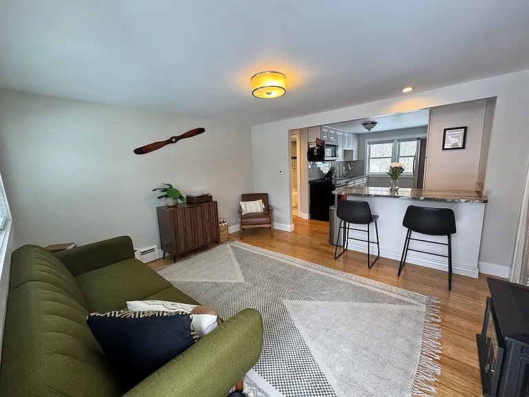 89 Portsmouth Ave — Photo 2