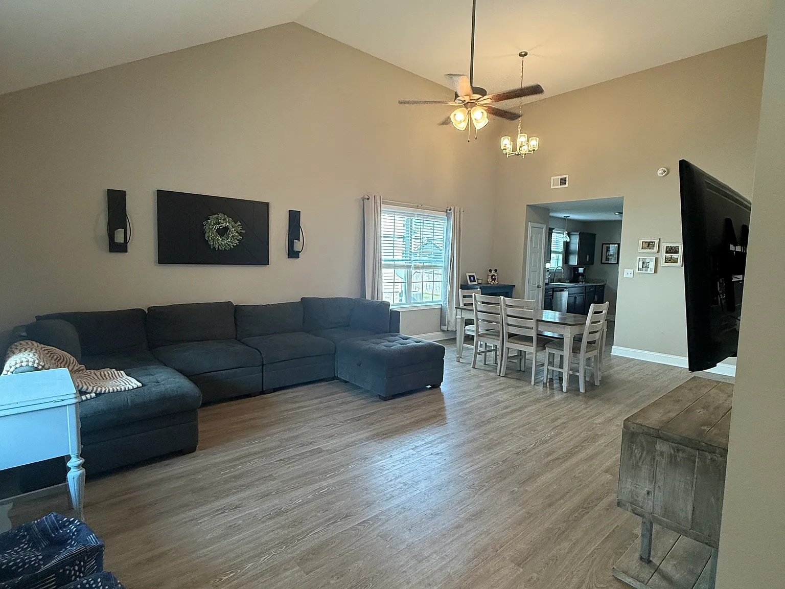 3 bed, 1320 sqft, $1,950 — Photo 2