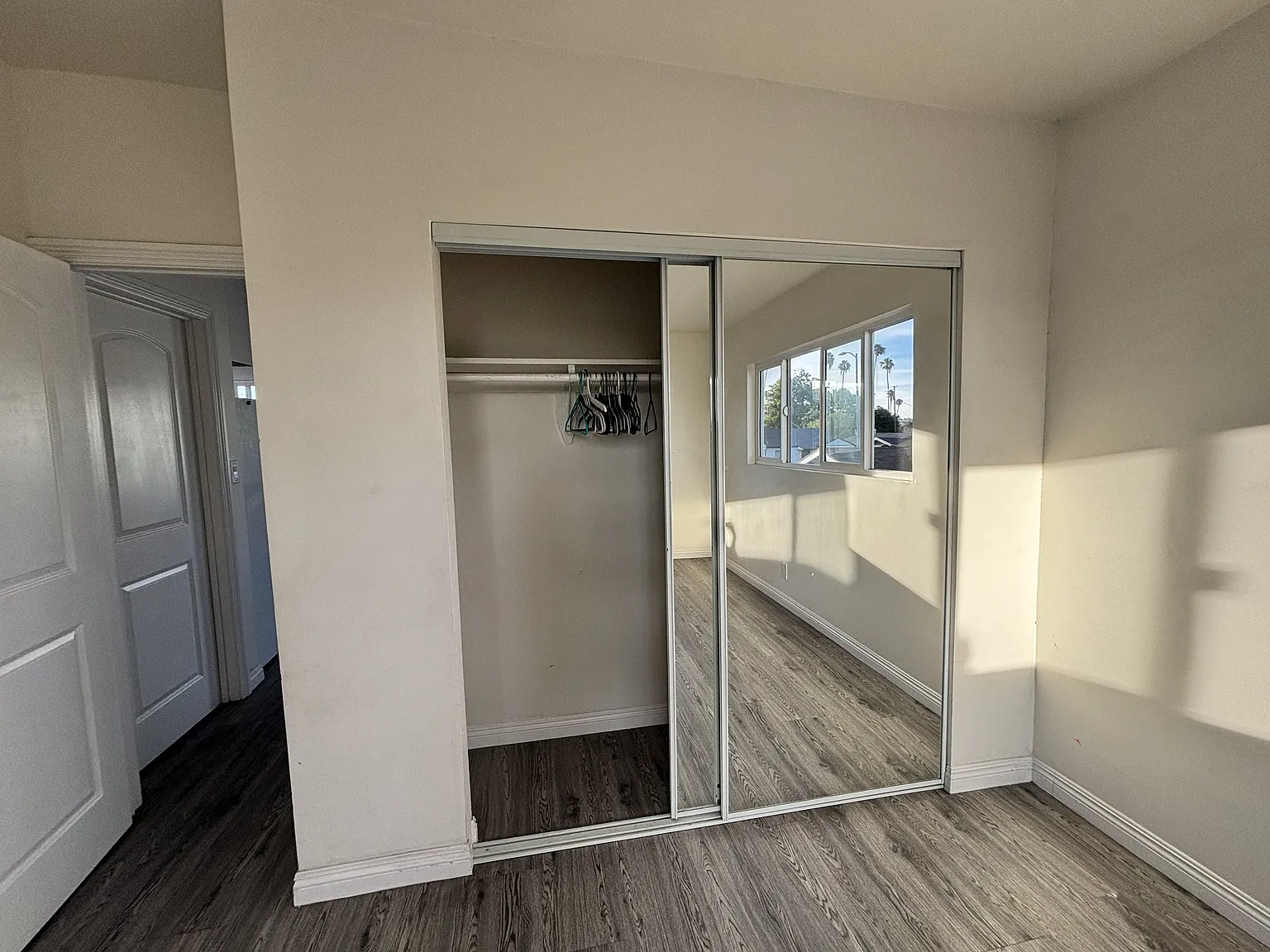 2 bed, 288 sqft, $1,300 — Photo 4