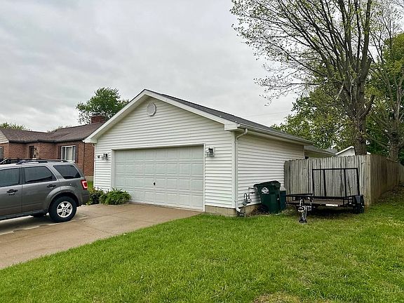 3rd image of 109 Scott Ave