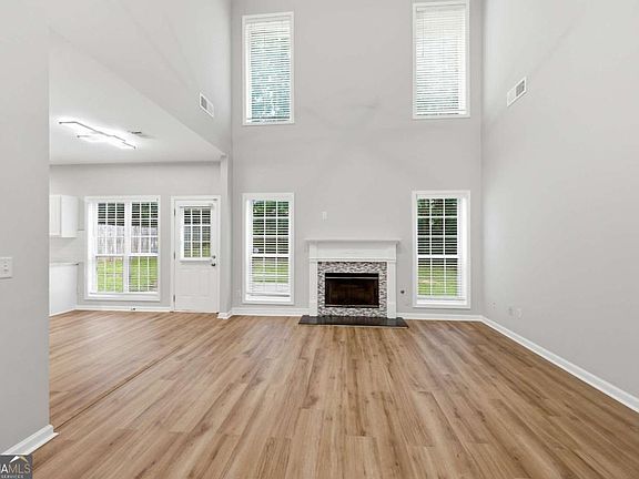 3rd image of 3747 Milford Pl SW