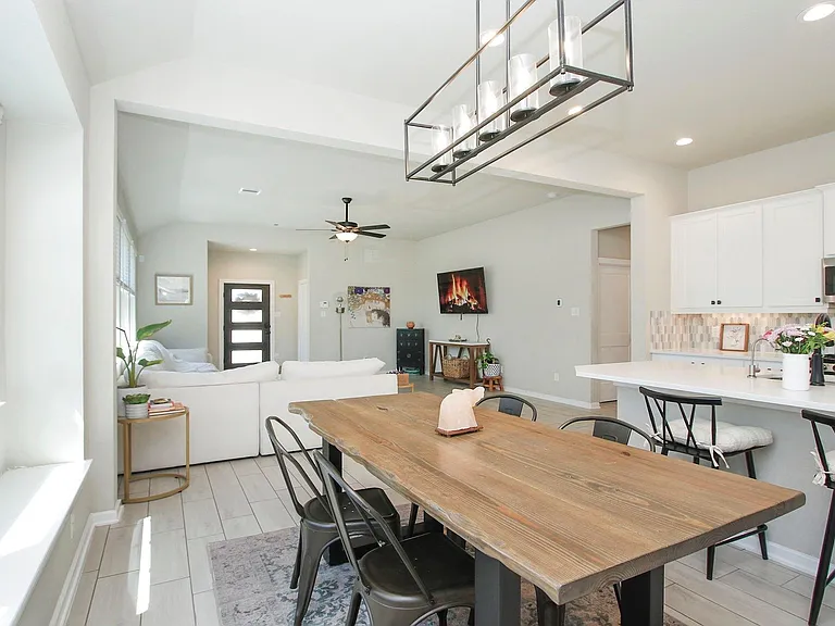 320 Rise Ln — Photo 19