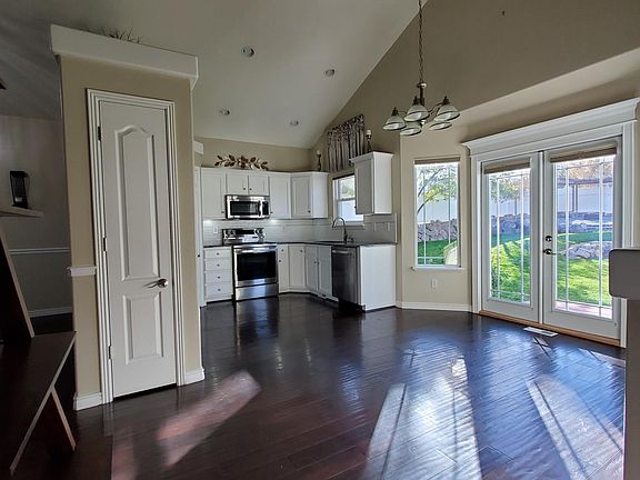 Kitchen and dinning room with vaulted ceiling