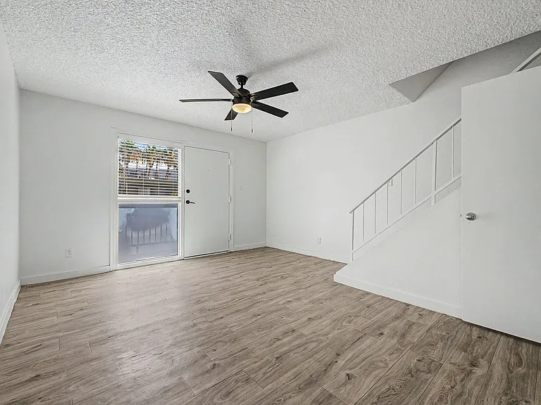 The Brentwood — Photo 9