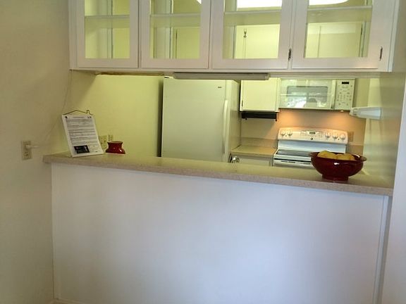 4th image of 285 Tradewinds Dr APT 1