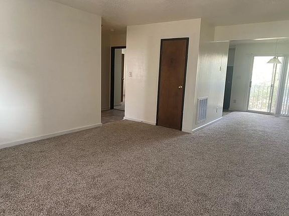 4th image of 1401 E 10th St #116