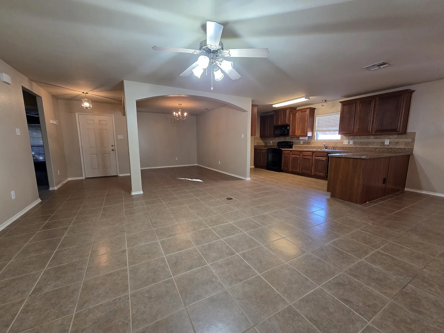 For Lease In Heartland, Tx! 2007 Samantha Lane ; $2,000/Month — Photo 4
