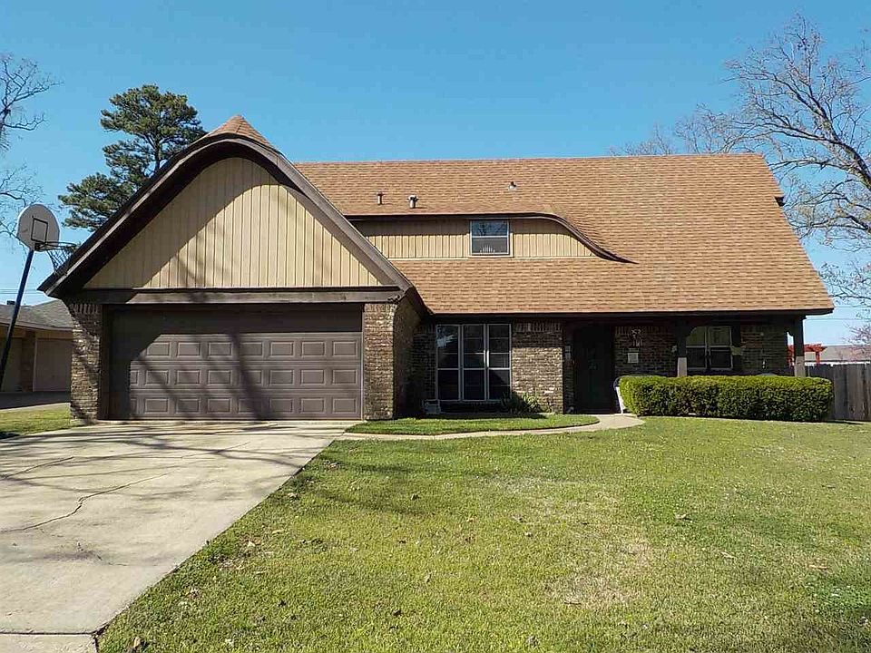 1st image of 17 Woodcliff Dr