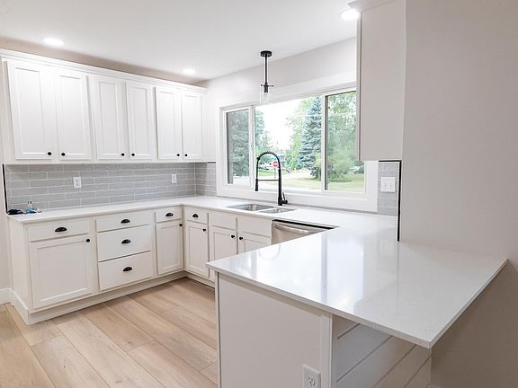 5th image of 5132 Creekview Dr SE