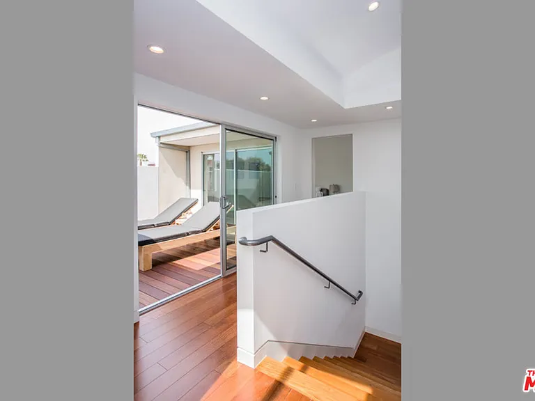 1217 Cabrillo Ave — Photo 32