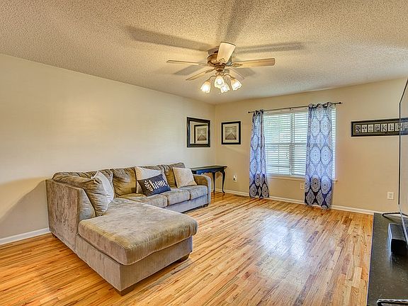 5th image of 173 S Jaybird Ct