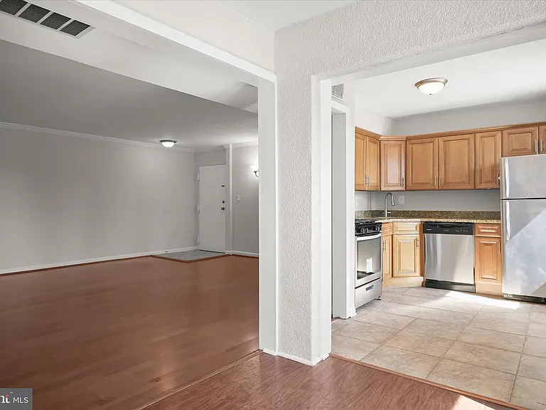 9647 Whiteacre Rd #C1 — Photo 5
