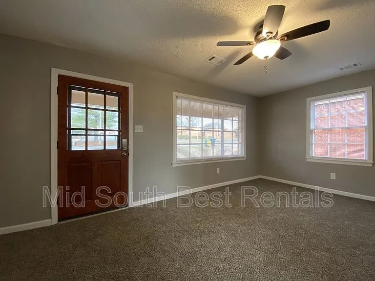 1319 S Jackson St — Photo 2