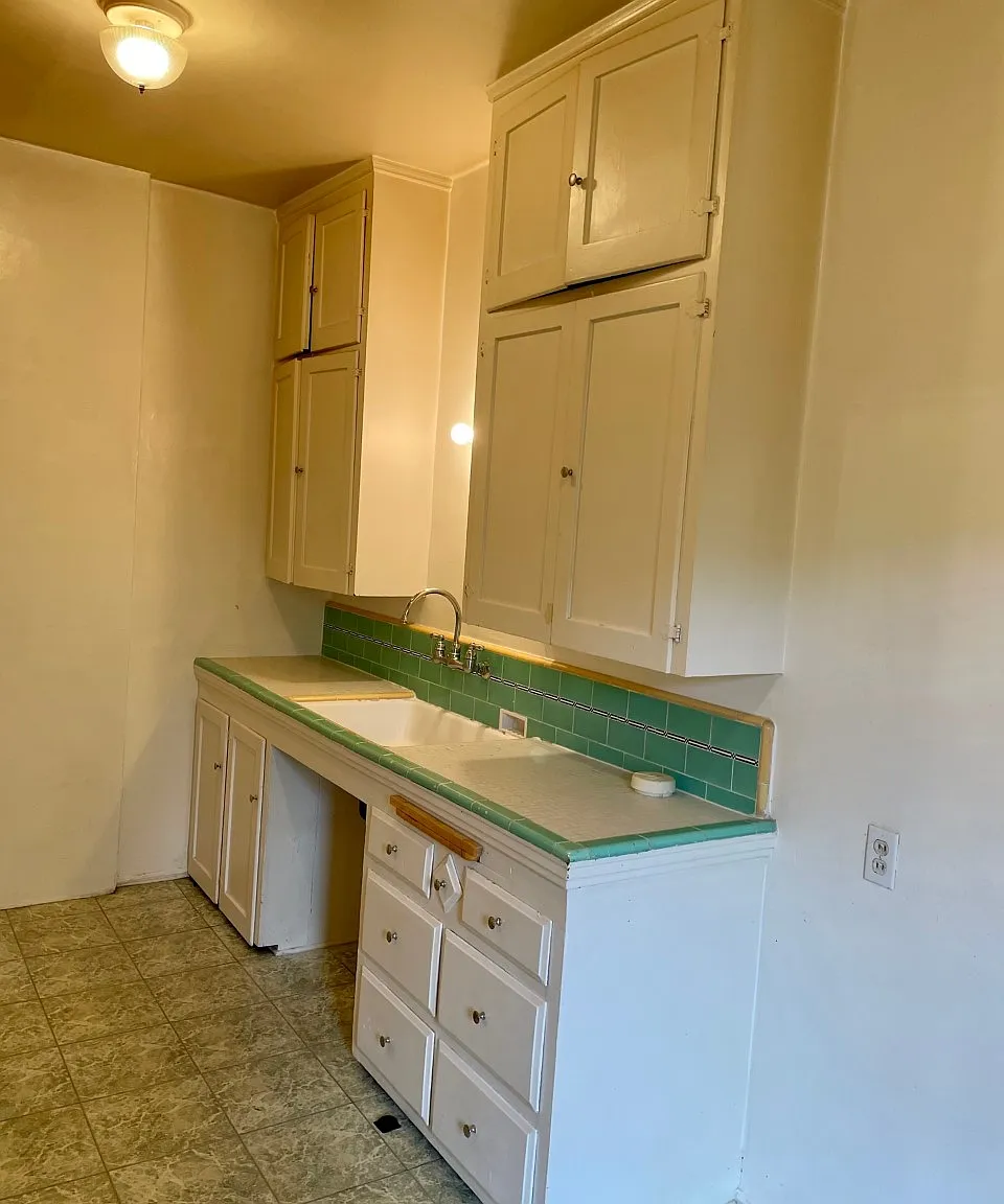 2720 E 4th St — Photo 3