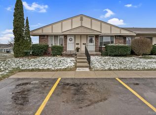 25203 Franklin Ter, South Lyon, MI