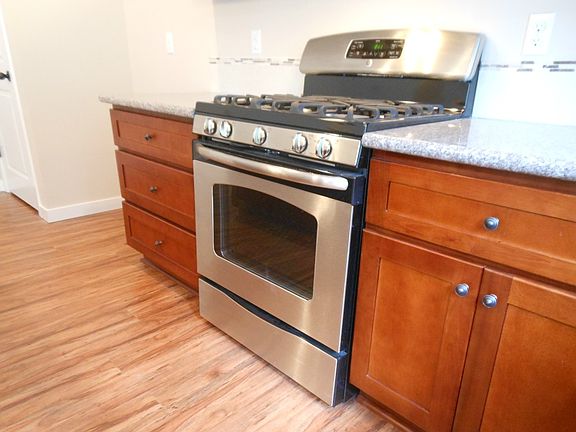 3rd image of 1098 NE Millwood Ct