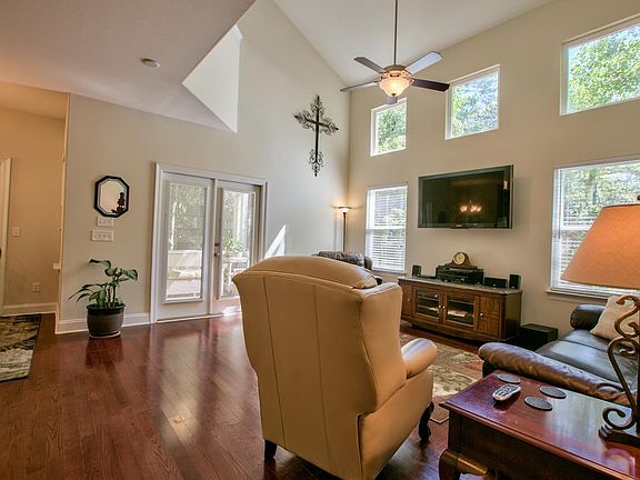 3rd image of 170 Meridianna Dr