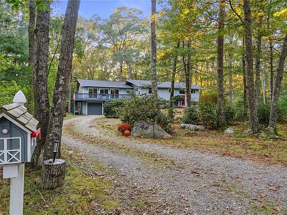 3rd image of 44 Wendy Ln
