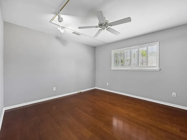 5219 Loch Lomond Dr — Photo 24