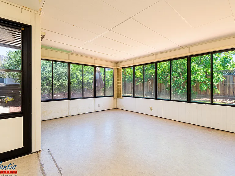 1520 San Joaquin Ave — Photo 13
