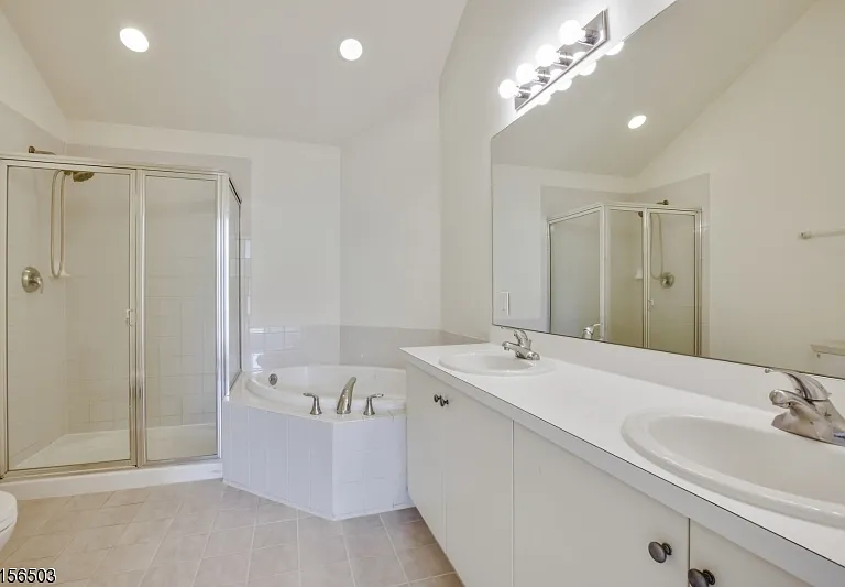 210 Edmonton Ct — Photo 14