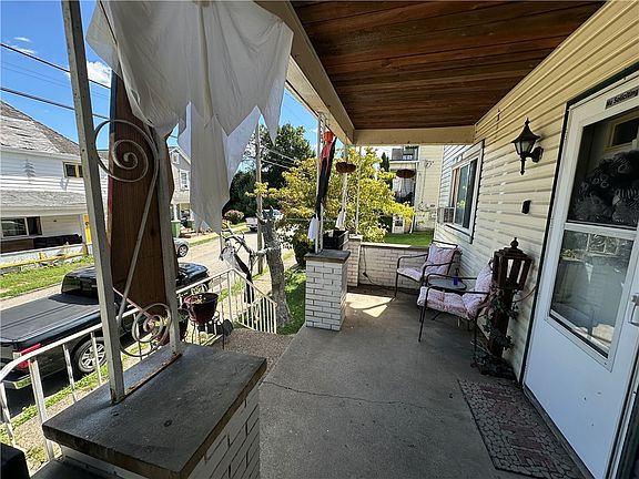 5th image of 917 Crest Ave