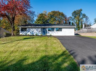 63 Kingsley Rd, Kendall Park, NJ 08824