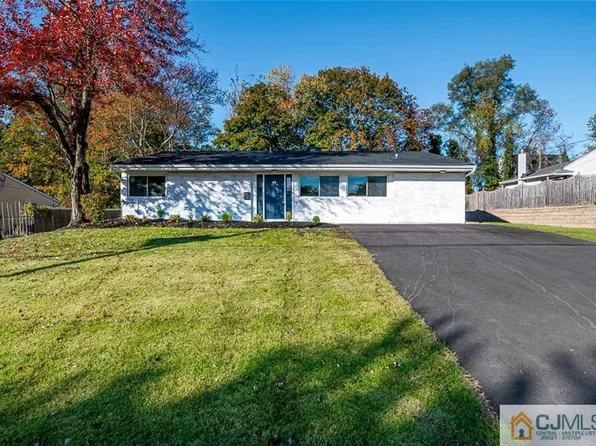 63 Kingsley Rd, Kendall Park, NJ 08824