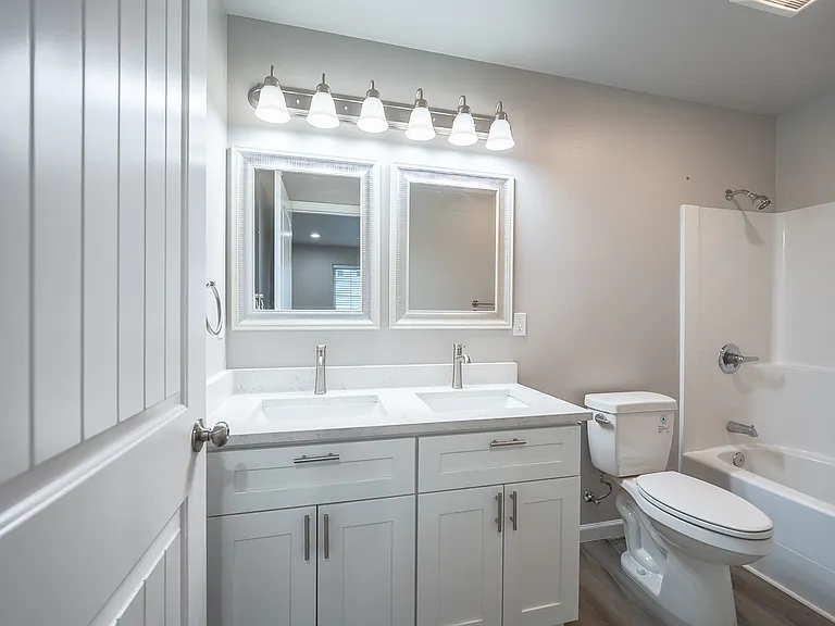 9646 Goodrich Rd SE #A-B — Photo 10
