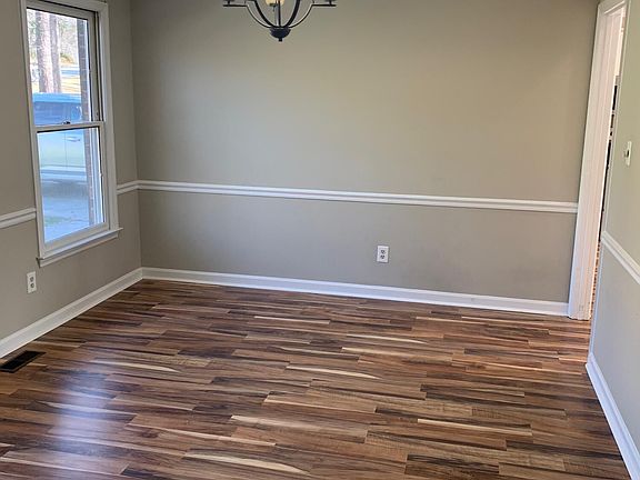 4th image of 679 Chimney Hill Cir N