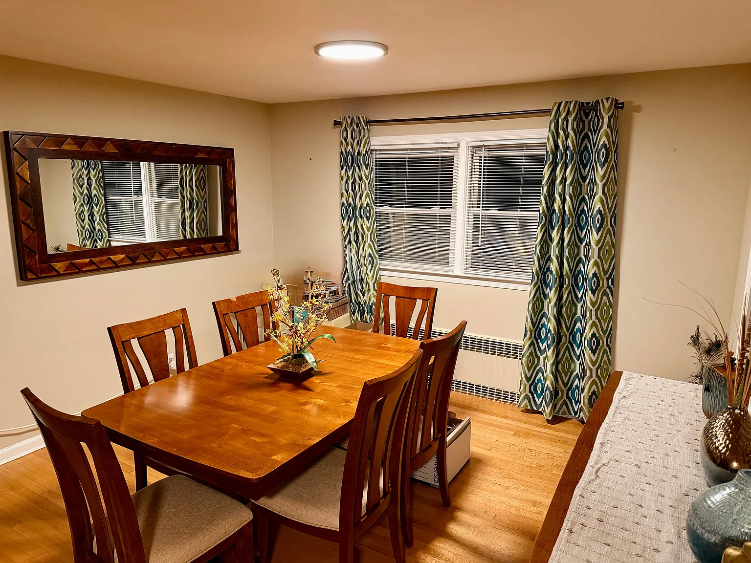 2 bed, 1.0 bath, 1250 sqft, $3,400 — Photo 3
