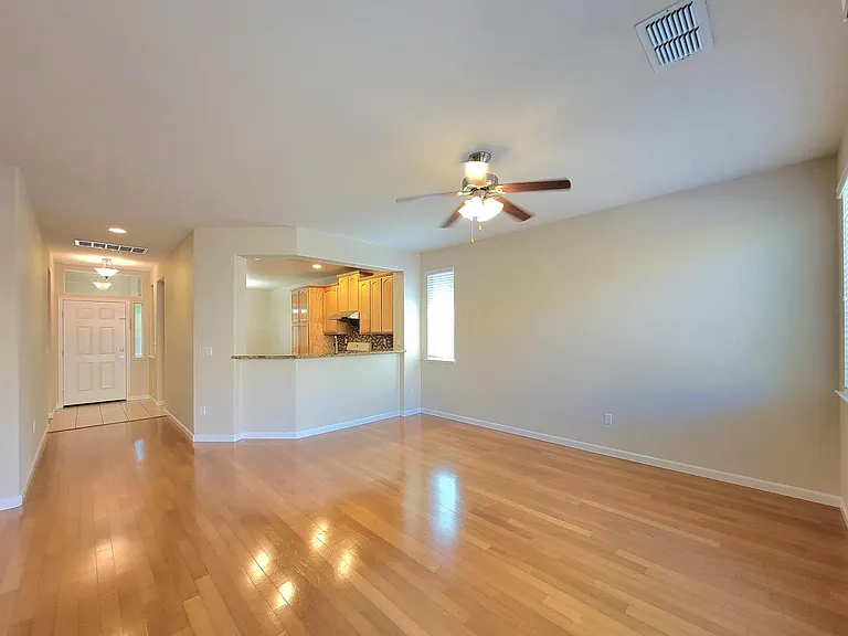 432 Lone Spur Dr — Photo 3