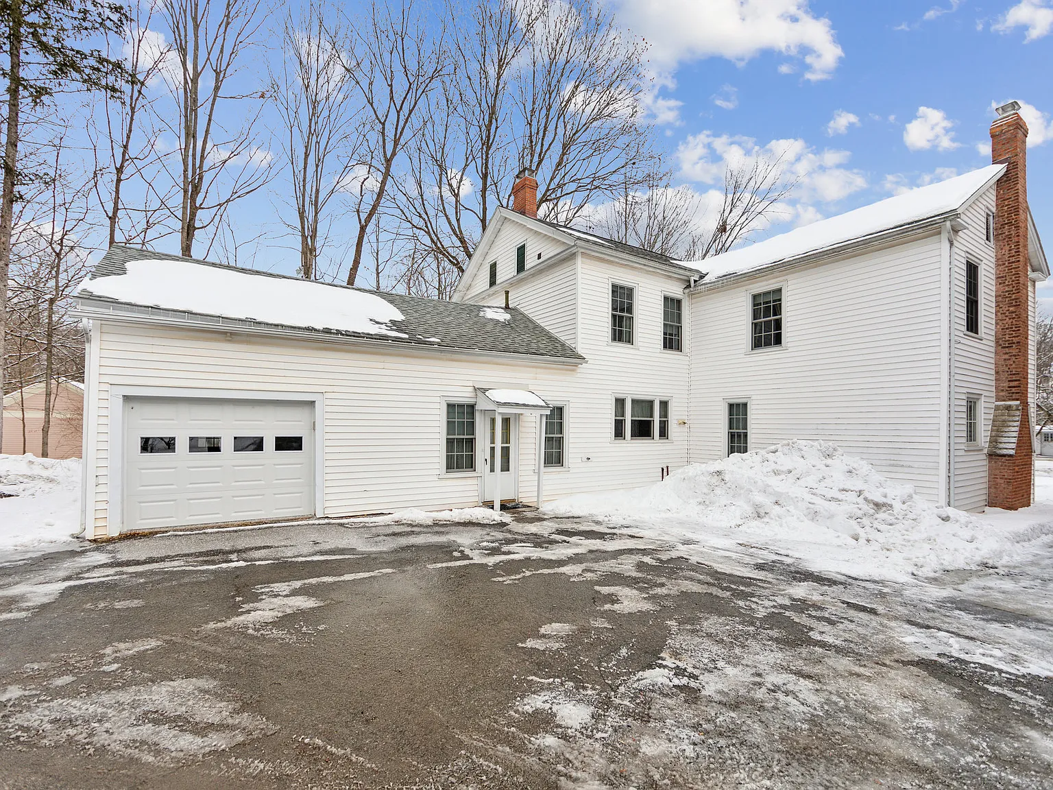 4 bed, 1.5 bath, 2848 sqft, $2,000 — Photo 2