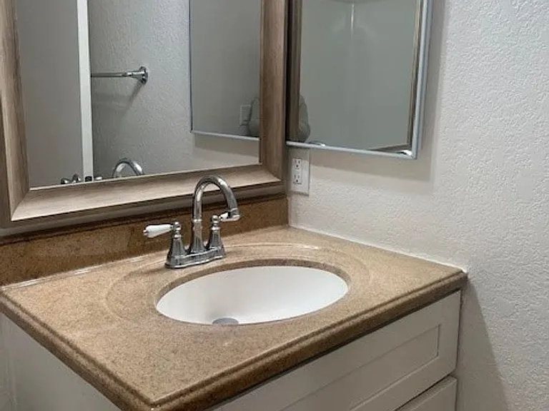 Villa Hermosa Apartments — Photo 25