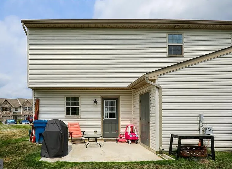 280 Melbourne Ln — Photo 2